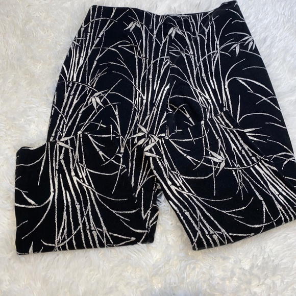 EUC Talbots Capri Printed Pants in Black and White Side Zip - Picture 1 of 7